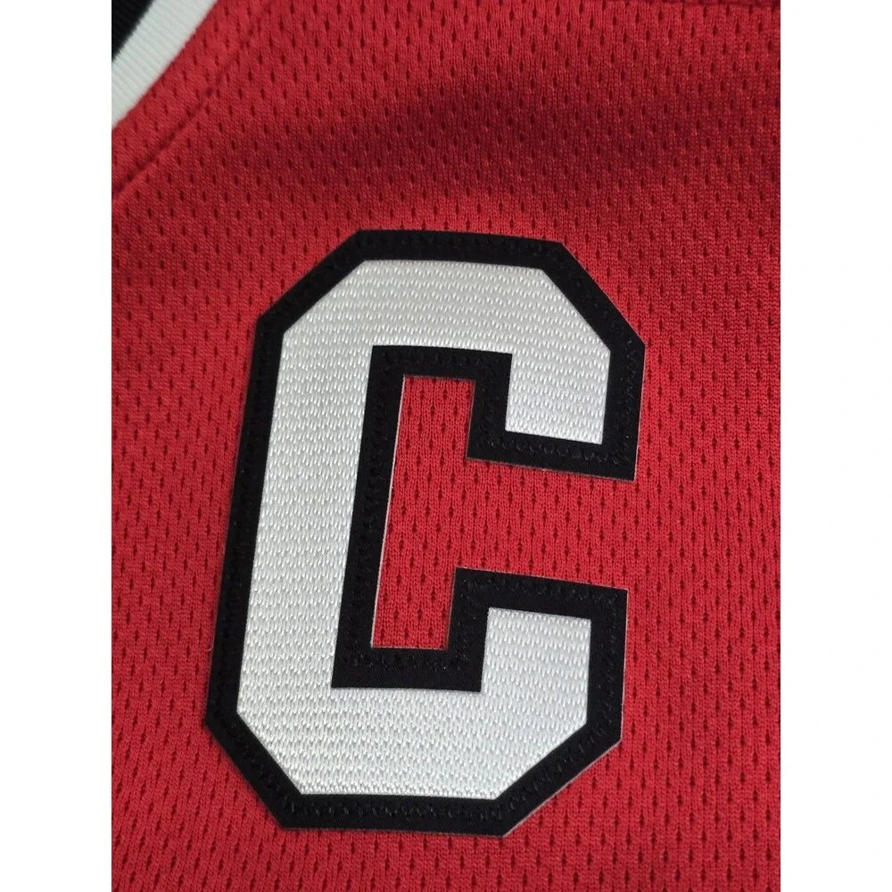Jonathan Toews Chicago Blackhawks Hockey Jersey C 19 NHL Fanatics Size Medium